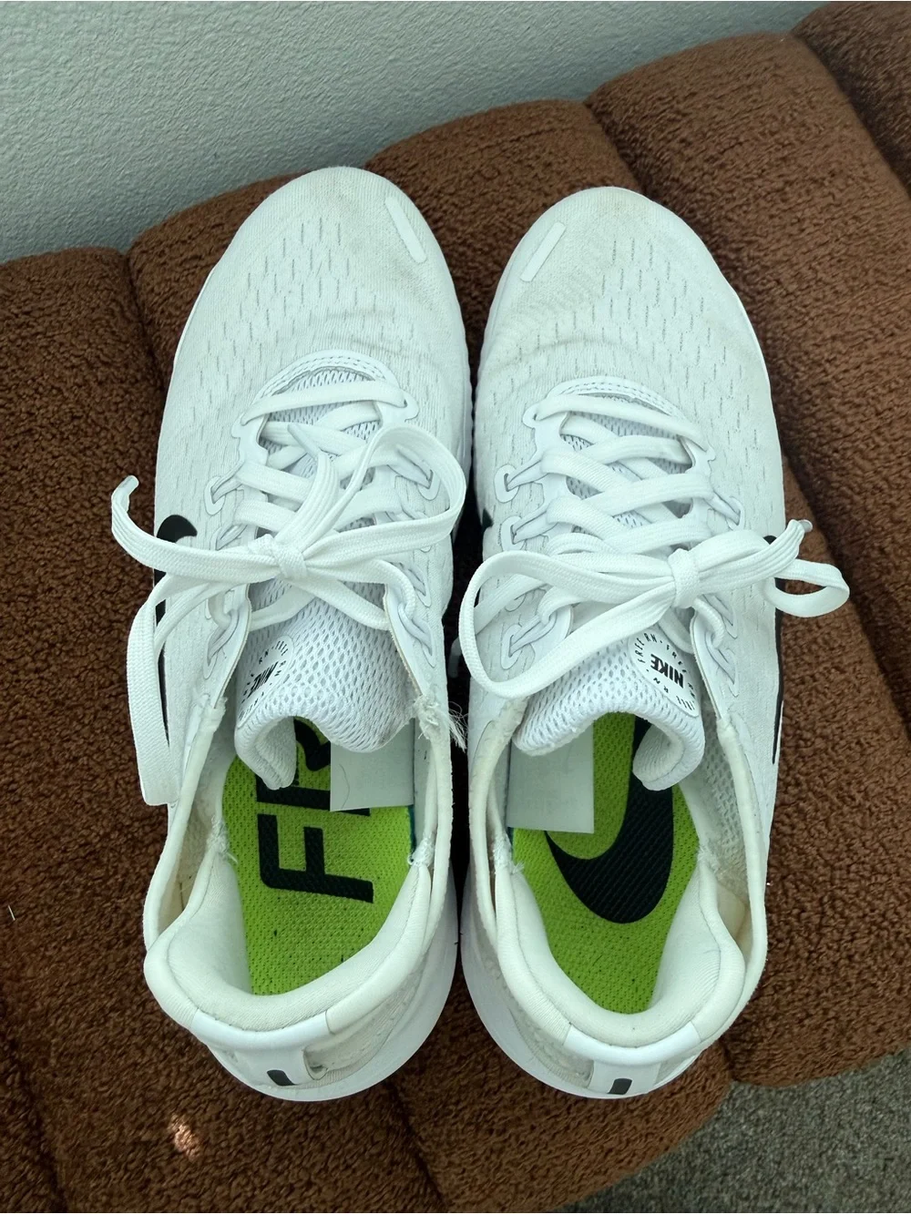 Nike Women's Free RN 2018 Running Shoe (7.5, White/Black)
